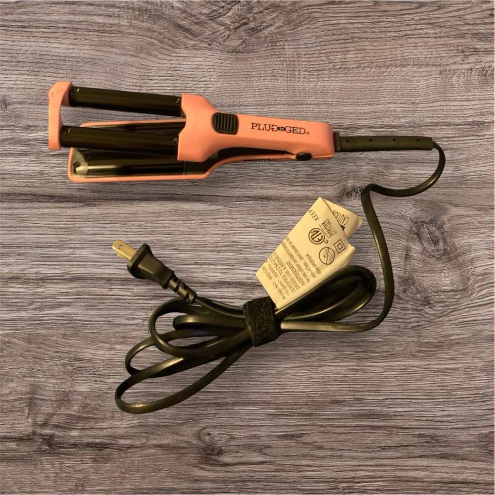 NWOT Plugged In Pink Hair Crimper